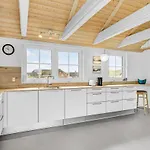 Hébergement de vacances Lovely Home In Ringkobing With Sauna