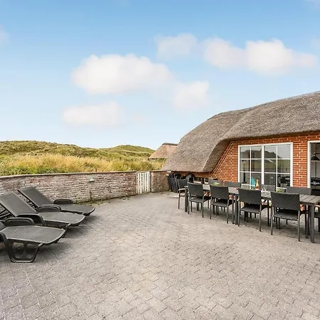 Hébergement de vacances Lovely Home In Ringkobing With Sauna *